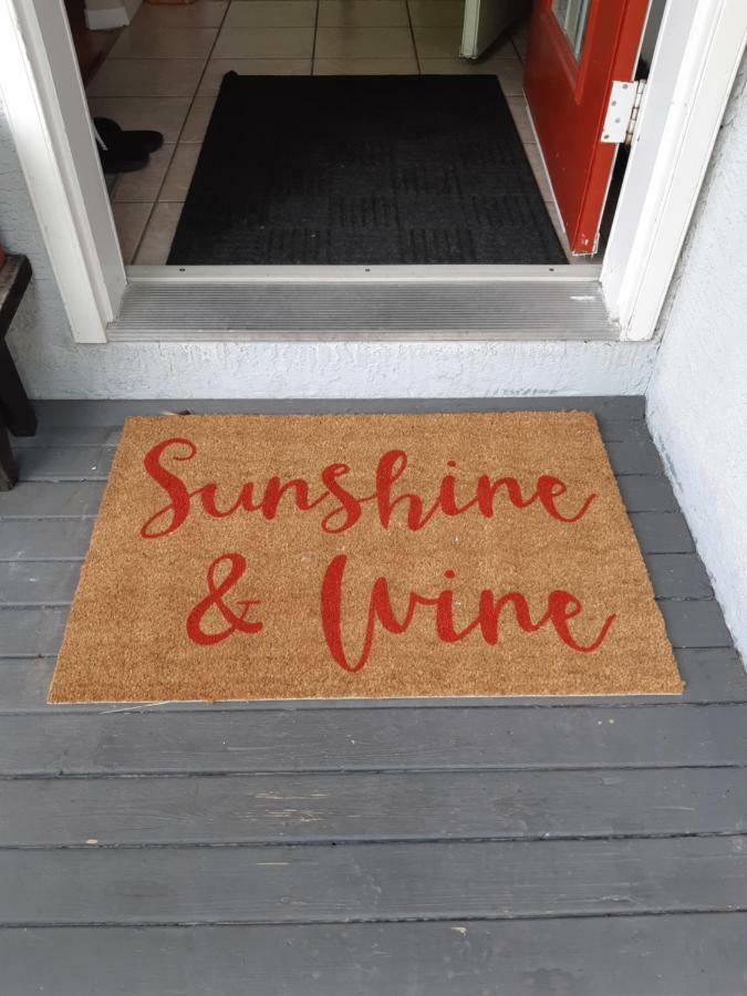 Sunshine And Wine Loft Hotell Penticton Eksteriør bilde